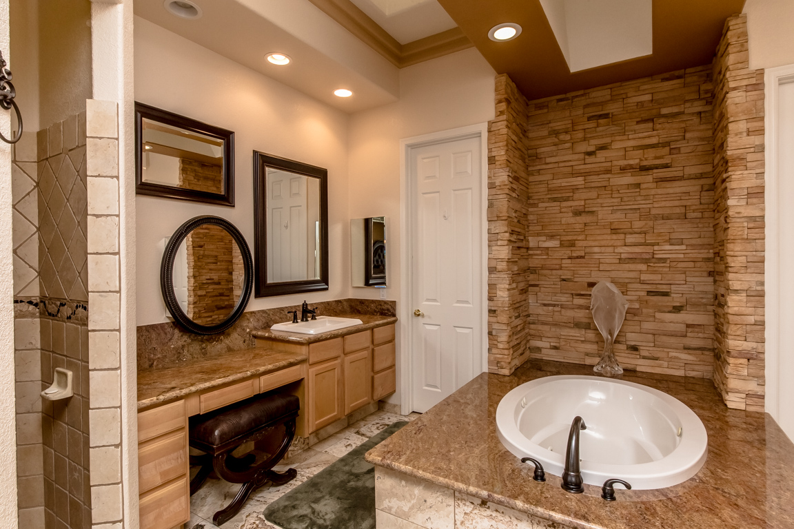 2240 Sutton Pl, Lake Havasu City, AZ 86404