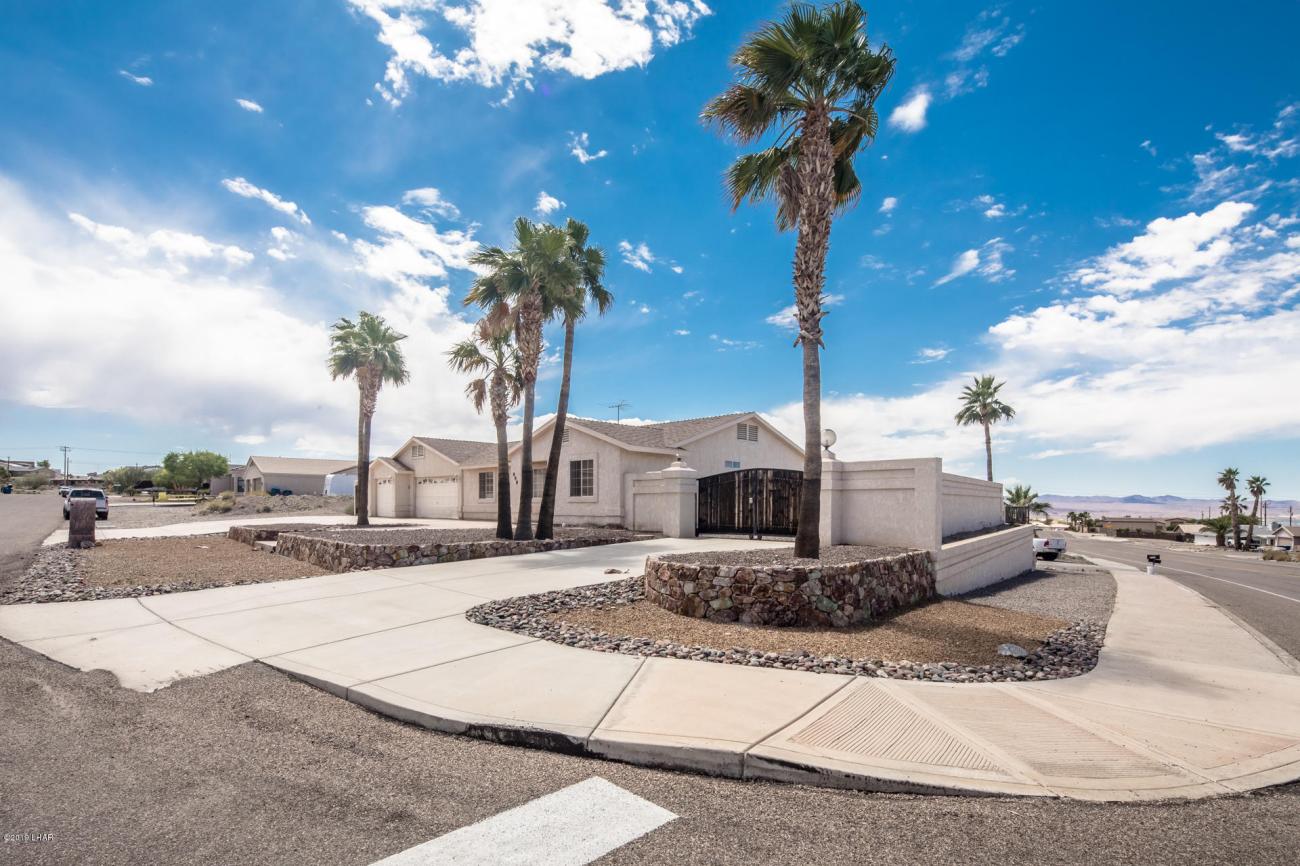 895 Desert View Dr Lake Havasu City, AZ 86404